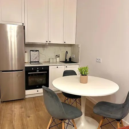 A142 , Near Airport Chopin , Free Parking * Warszawa