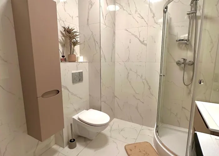 A142 , Near Airport Chopin , Free Parking * Warszawa