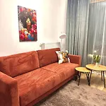 A142 , Near Airport Chopin , Free Parking Daire