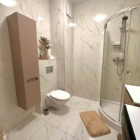 A142 , Near Airport Chopin , Free Parking * Varşova