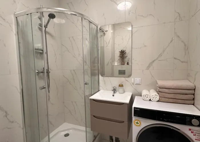 A142 , Near Airport Chopin , Free Parking Apartment