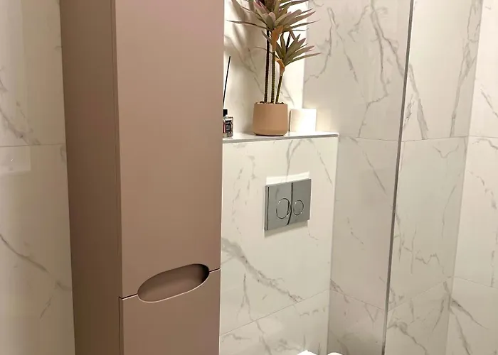 Apartmán A142 , Near Airport Chopin , Free Parking