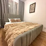 A142 , Near Airport Chopin , Free Parking * 华沙